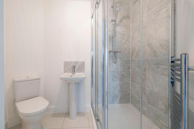 2 bed Town House to rent Image 9