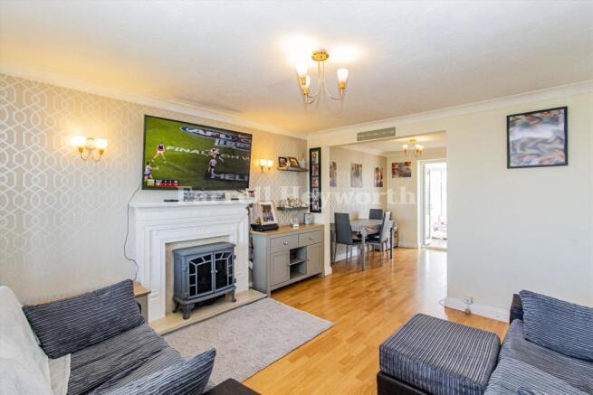 Lounge Dining Room T202301091057.jpg