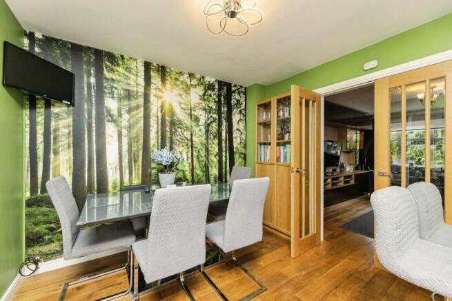 4 bed Detached for sale Image 7
