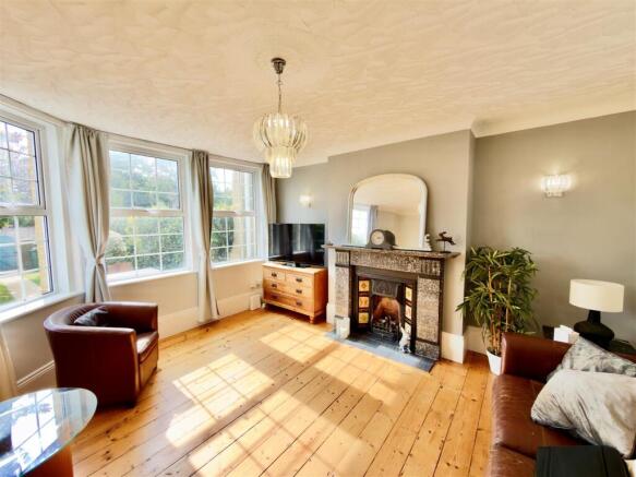 Living Room 1.jpg