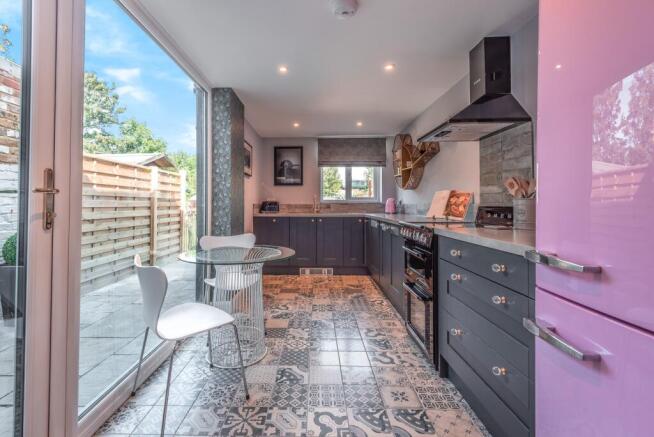 Kitchen with side COURTYARD