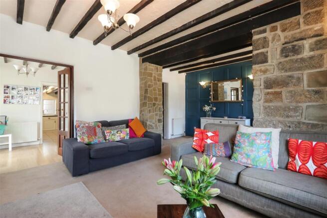 Living Room3.jpg