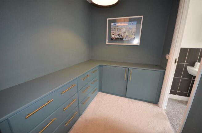 En-Suite Dressing Room