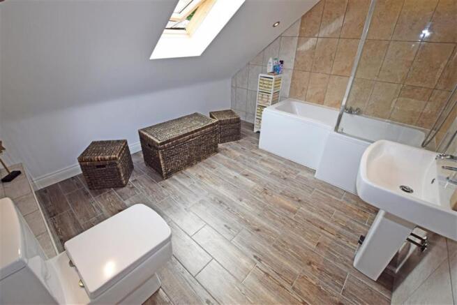 EN SUITE BATHROOM