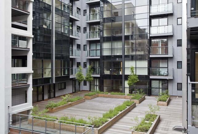 courtyard pall mall sm.jpg