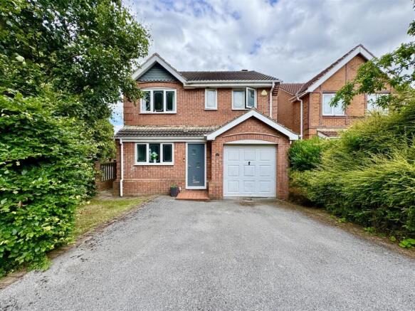 4 bed Detached for sale in huddersfield