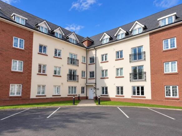 2-bed flat on Greenings Court, Warrington, £99,950