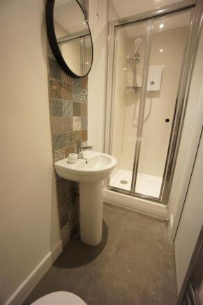 2 bed Flat to rent Image 10