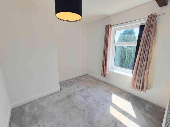 2 bed End of Terrace to rent Image 7