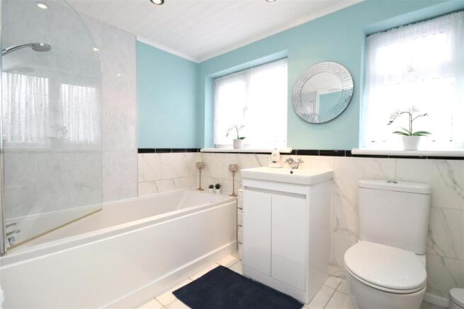 2 bed Flat for sale Image 9