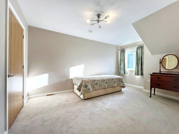 2 bed Apartment for sale Image 8