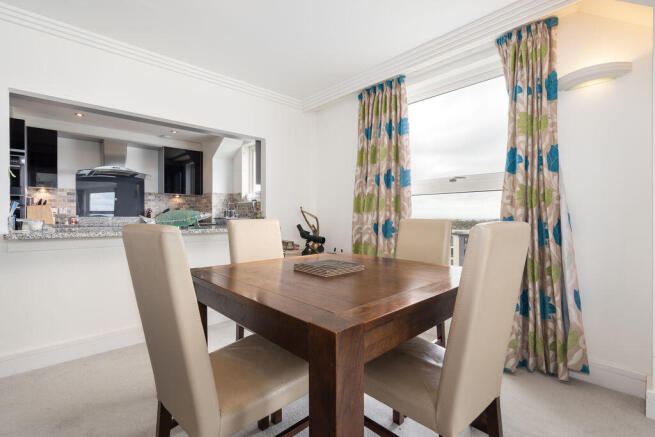 11 Imperial Heights, The Promenade, Port Erin photo 3