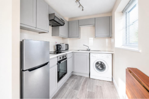 Flat 19, Tiree House, Franklin Avenue, Slough SL2 1DJ