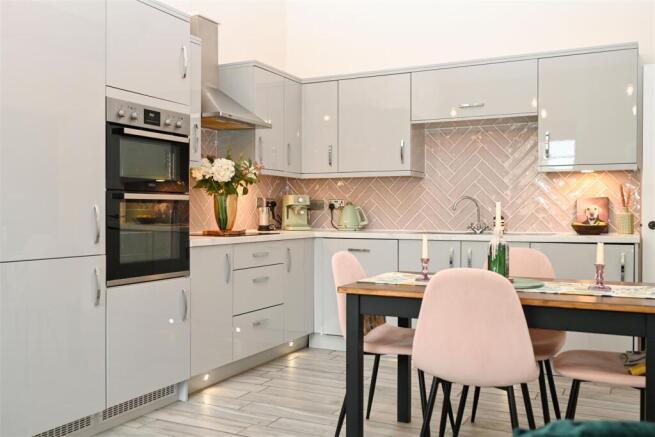 1 bed Apartment to rent Image 6
