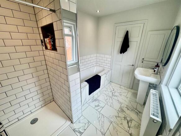 bathroom 2.jpg