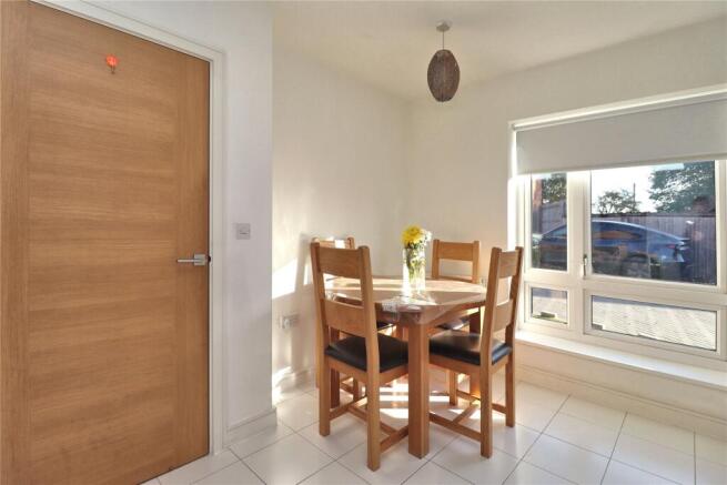 Bullock Crescent, Woking, Surrey, GU22 photo 4
