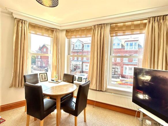2 bed Apartment to rent Image 7