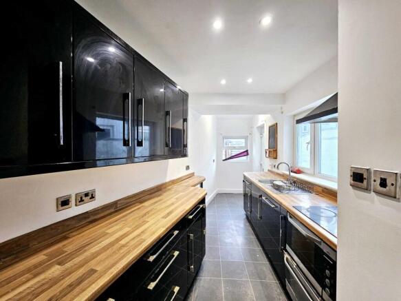4 bed Terraced for sale Image 4