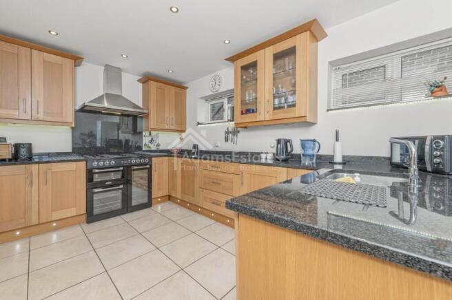 4 bed Detached for sale Image 5