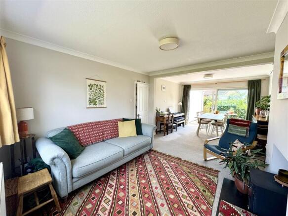 LOUNGE AREA