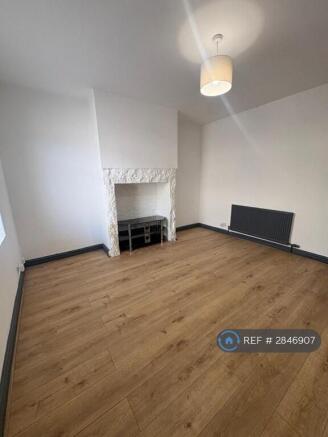 3 bed Terraced to rent Image 4