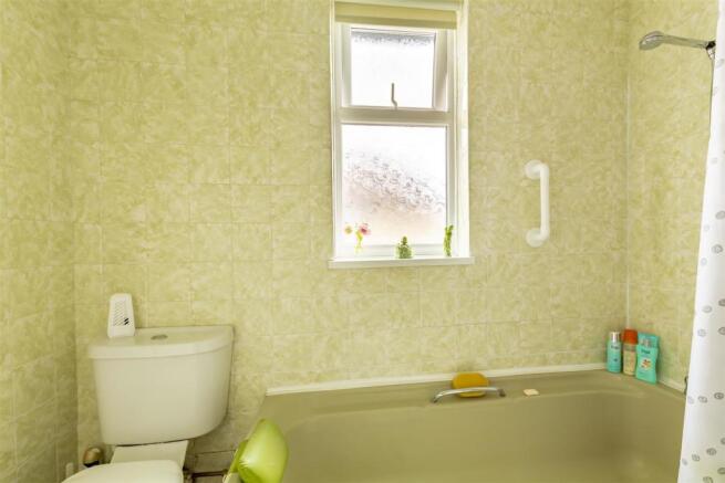 Bathroom (2)-HDR copy.jpg