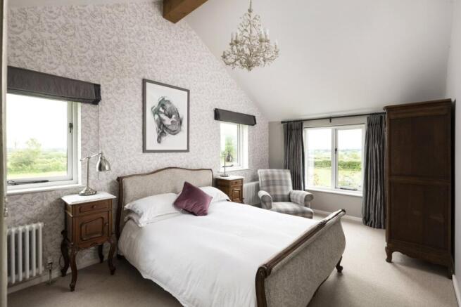 5 bed Detached for sale Image 10