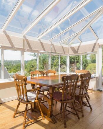 4 bed Semi-Detached for sale Image 12