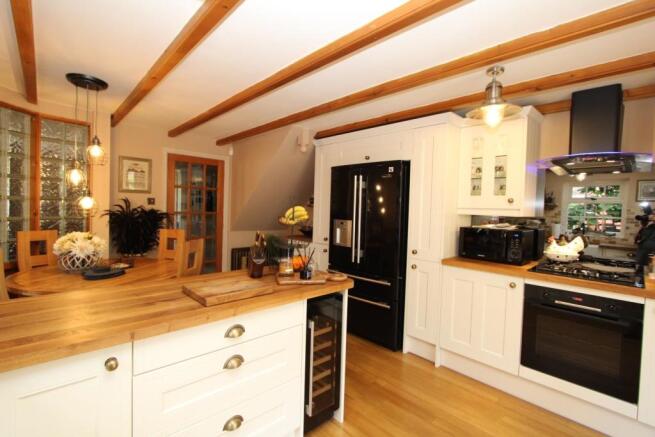 Kitchen3.JPG