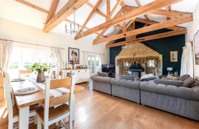 Sitting/Dining Room