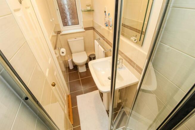 EN SUITE SHOWER ROOM/W.C.