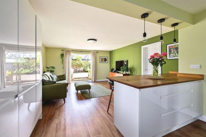 Alder Close, Ash Vale, Guildford, Surrey, GU12 photo 4