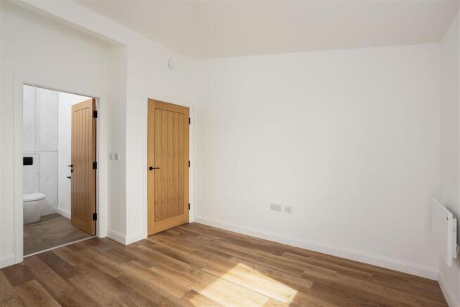4 bed Semi-Detached for sale Image 4
