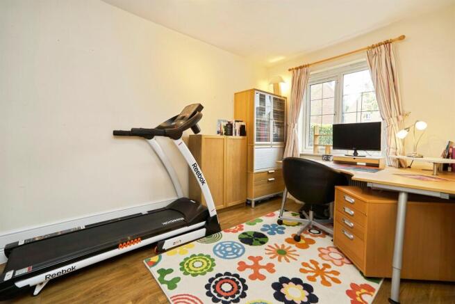 6 bed Detached for sale Image 8