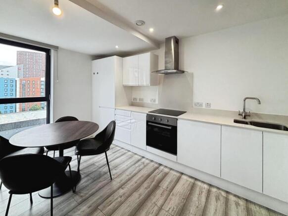 2 bed Flat to rent Image 4