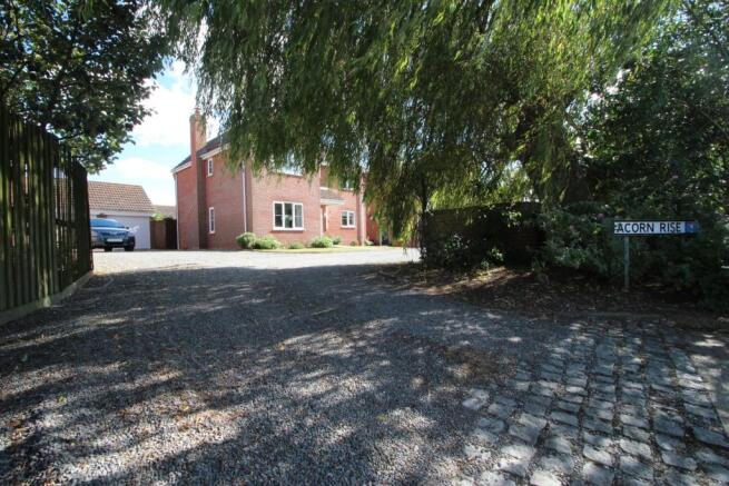 Acorn Rise Entrance