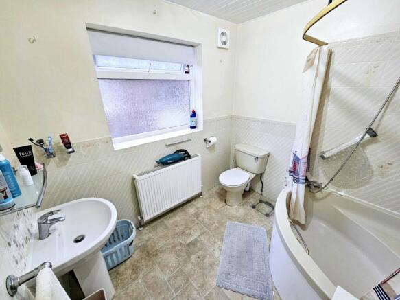 3 bed Detached Bungalow for sale Image 10