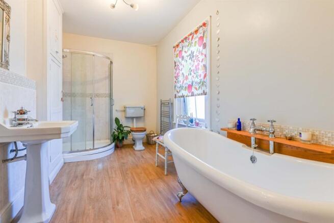 Spacious Family Bathroom: