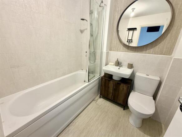 2 bed Semi-Detached to rent Image 7