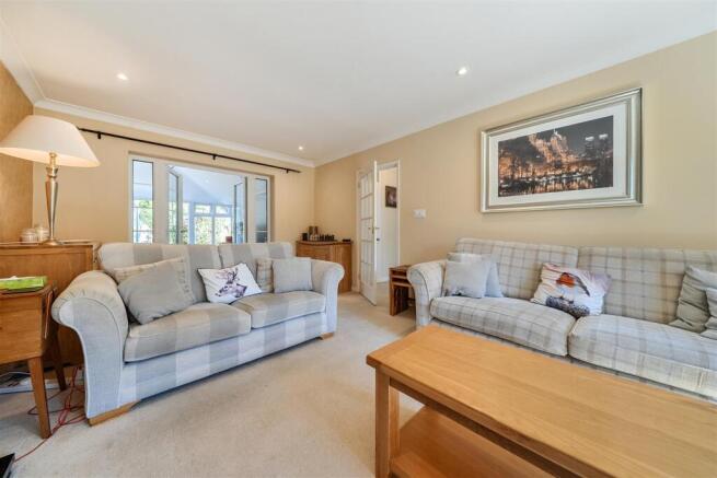 Grange Court, Aldwick photo 4