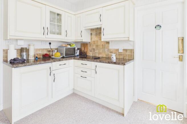 4 bed Detached Bungalow for sale Image 8