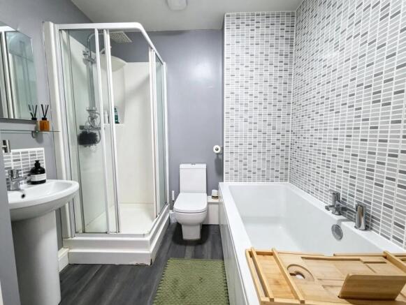 2 bed Flat for sale Image 8