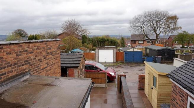 ENCLOSED REAR GARDEN