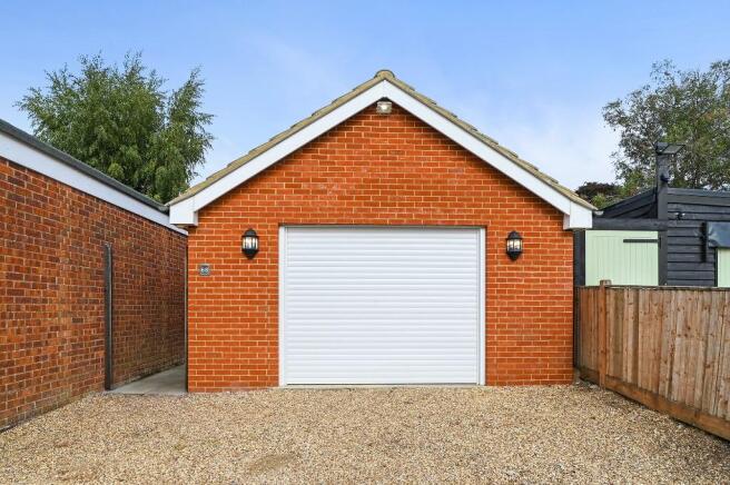 Garage & Parking