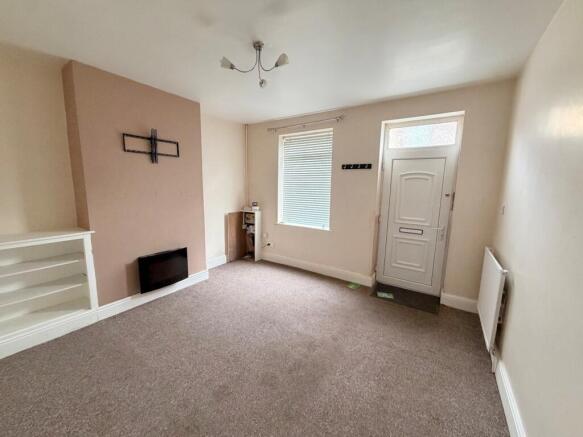2 bed Terraced to rent Image 4