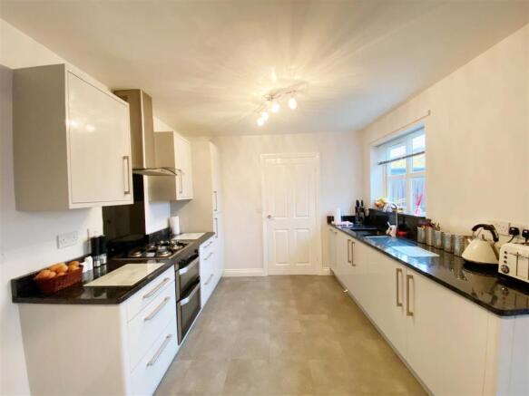 Kitchen 7.jpg