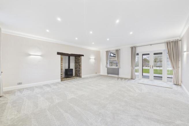 CAM03162G0-PR0404-STILL006