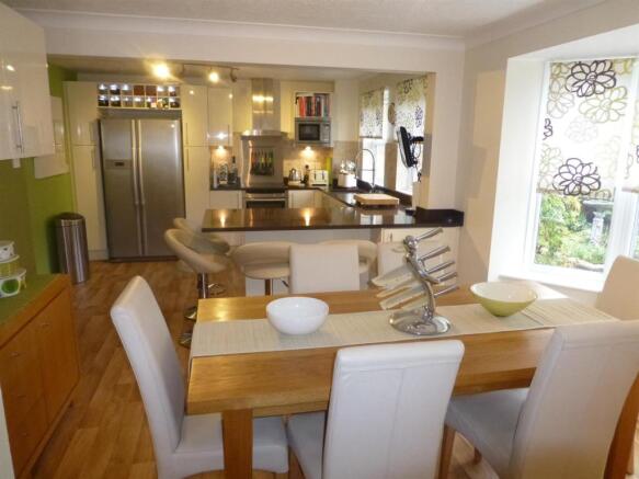 FAMILY KITCHEN