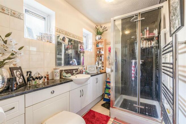 108 Oyster Lane, Byfleet, KT14 7HR - 9.jpg
