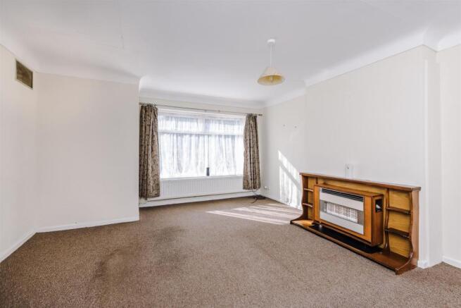 Kendal Drive Living1.jpg